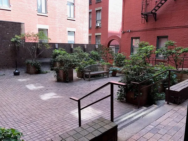 $4,450 | 23 Waverly Place, Unit 6M | Greenwich Village