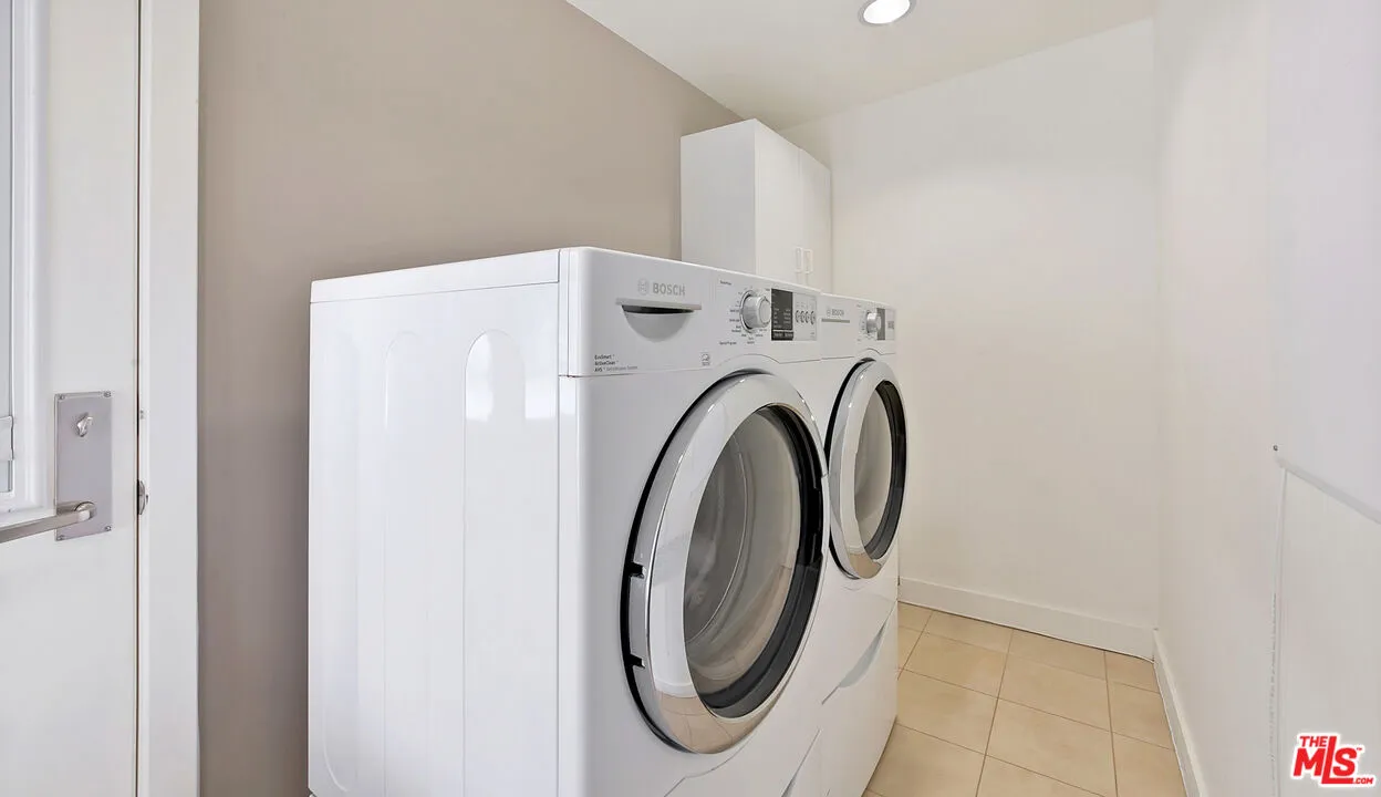 $2,590,000 | 3921 Cody Road, Sherman Oaks, CA 91403