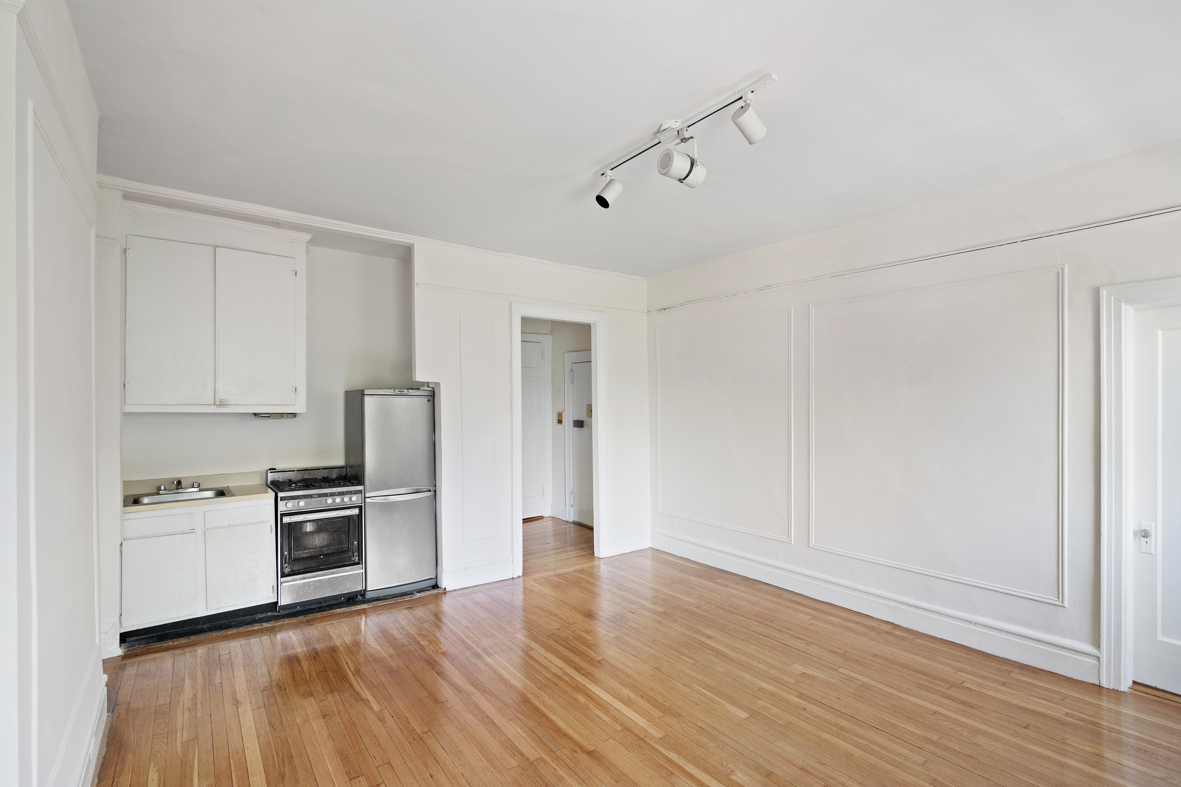 242 East 15th Street, Unit 6 Manhattan, NY 10003 - Photo 4 of 6
