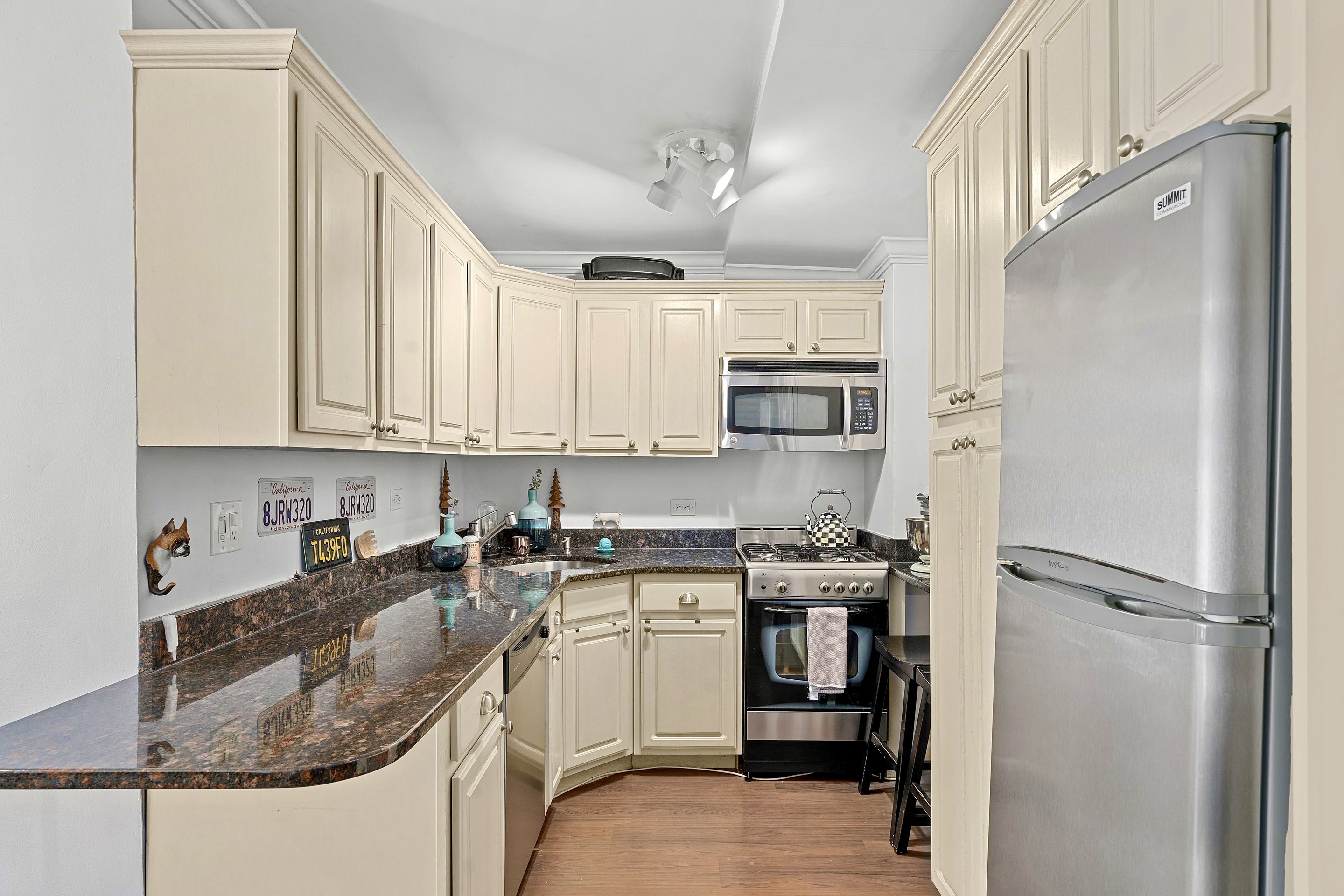 245 East 24th Street, Unit 10E Manhattan, NY 10010 - Photo 8 of 10 Gallery Image 8