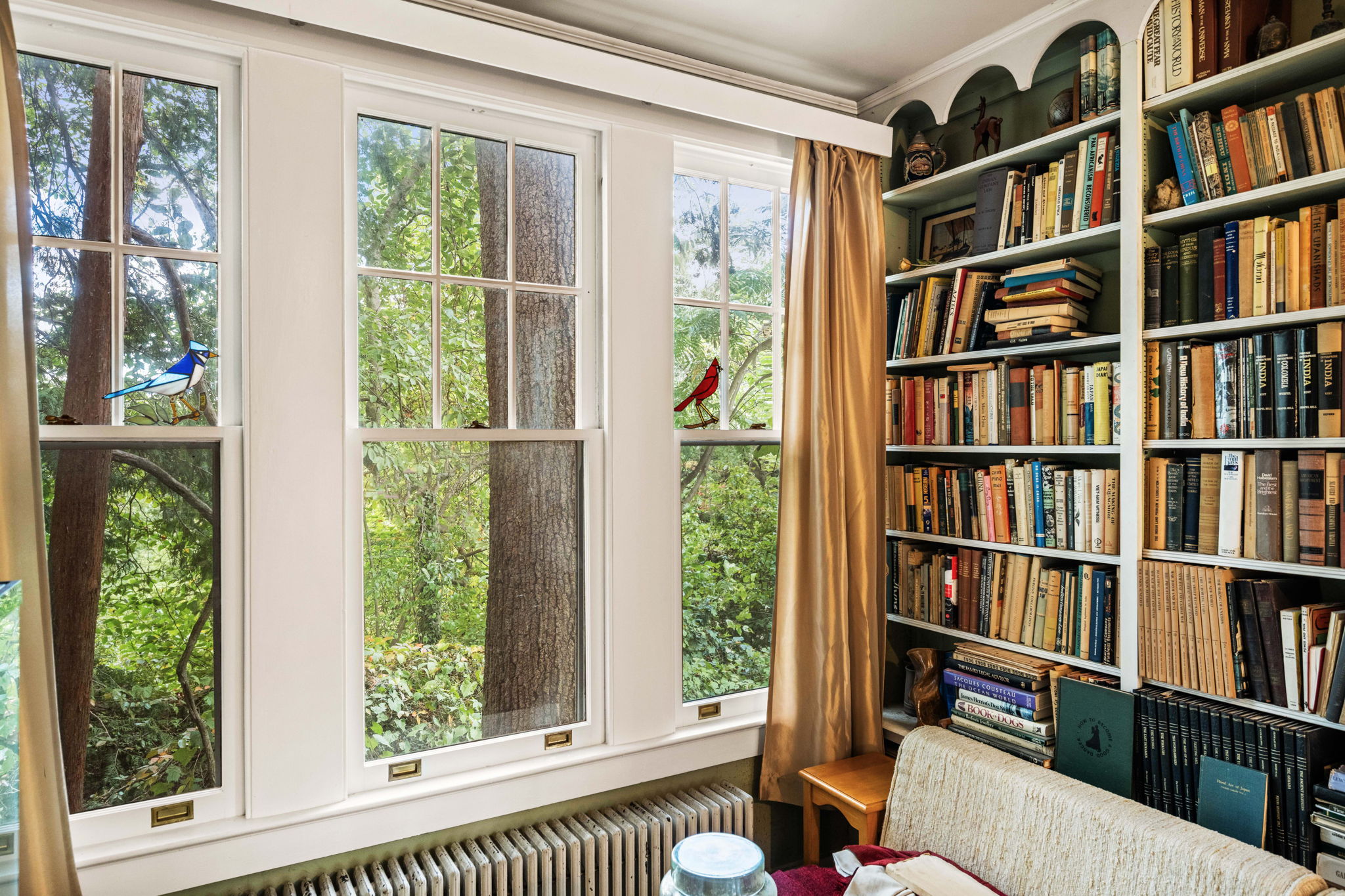3104 Russell Road Alexandria, VA 22305 - Photo 14 of 62 a view of room with furniture and book shelf
