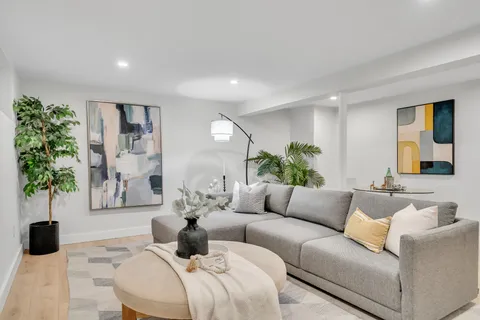 Contact Agent | 544 Pearl Street, Reading, MA 01867