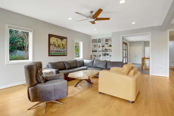 $2,000,000 | 4715 38th Street North, Arlington, VA 22207