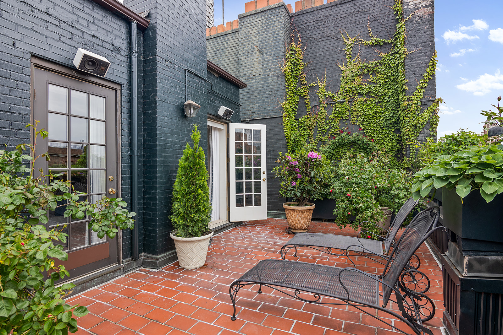 164 East 72nd Street, Unit PHC Manhattan, NY 10021 - Photo 16 of 17 a view of a garden with potted plants