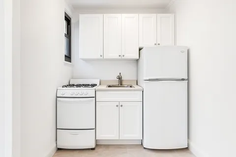 $260,000 | 215 East 89th Street, Unit 2B | Upper East Side