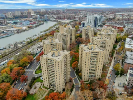 $225,000 | 1 Fordham Hill Ovl, Unit 12C | University Heights