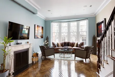 $6,895,000 | 244 East 62nd Street | Lenox Hill