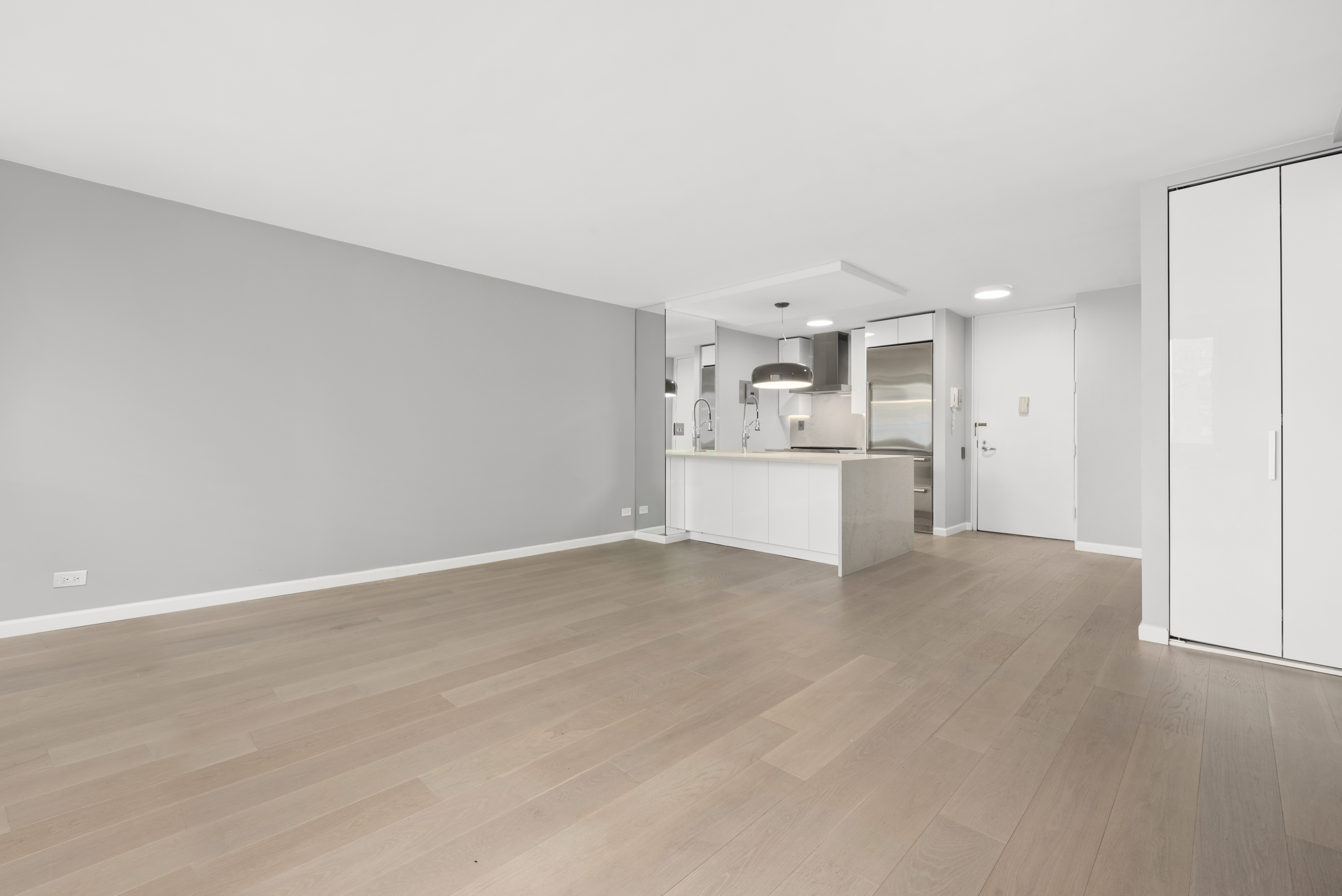 45 West 67th Street, Unit 23C Manhattan, NY 10023 - Photo 3 of 12