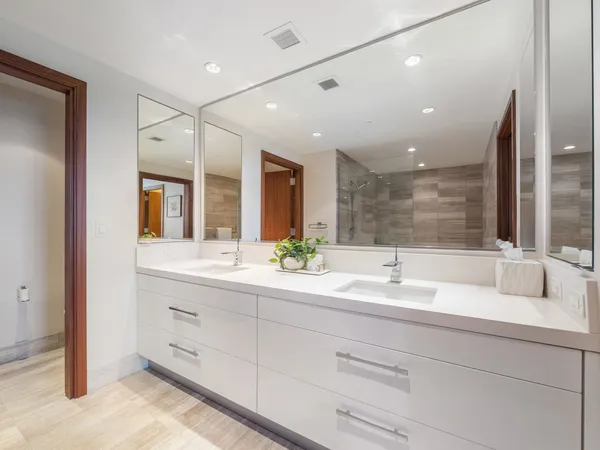 $3,495,000 | 1555 Kapiolani Boulevard, Unit 2002, Honolulu, HI 96814