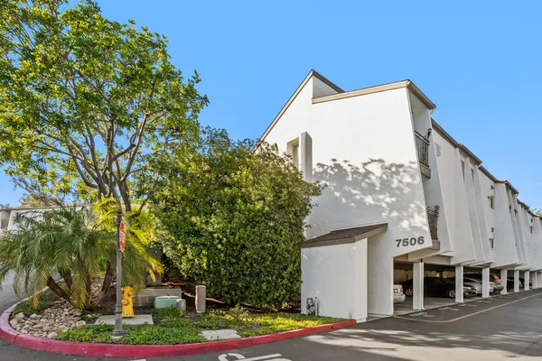 $375,000 | 7506 Parkway Drive, Unit 201, La Mesa, CA 91942
