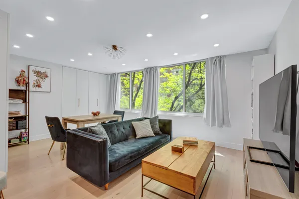 $1,299,000 | 353 East 72nd Street, Unit 3CD | Lenox Hill
