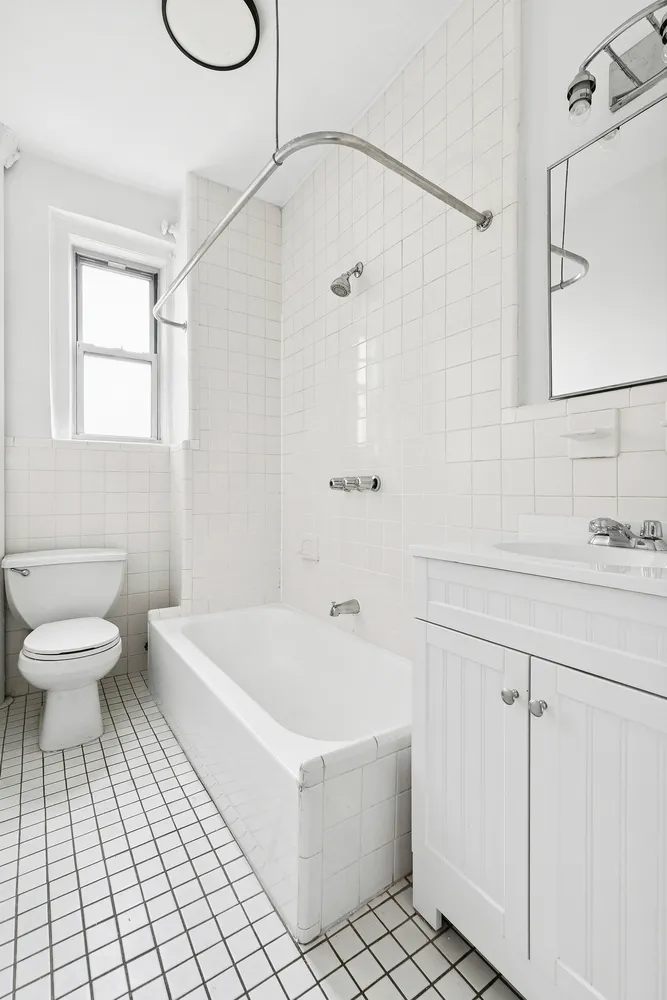 $6,500 | 123 Waverly Place, Unit 7B | Greenwich Village