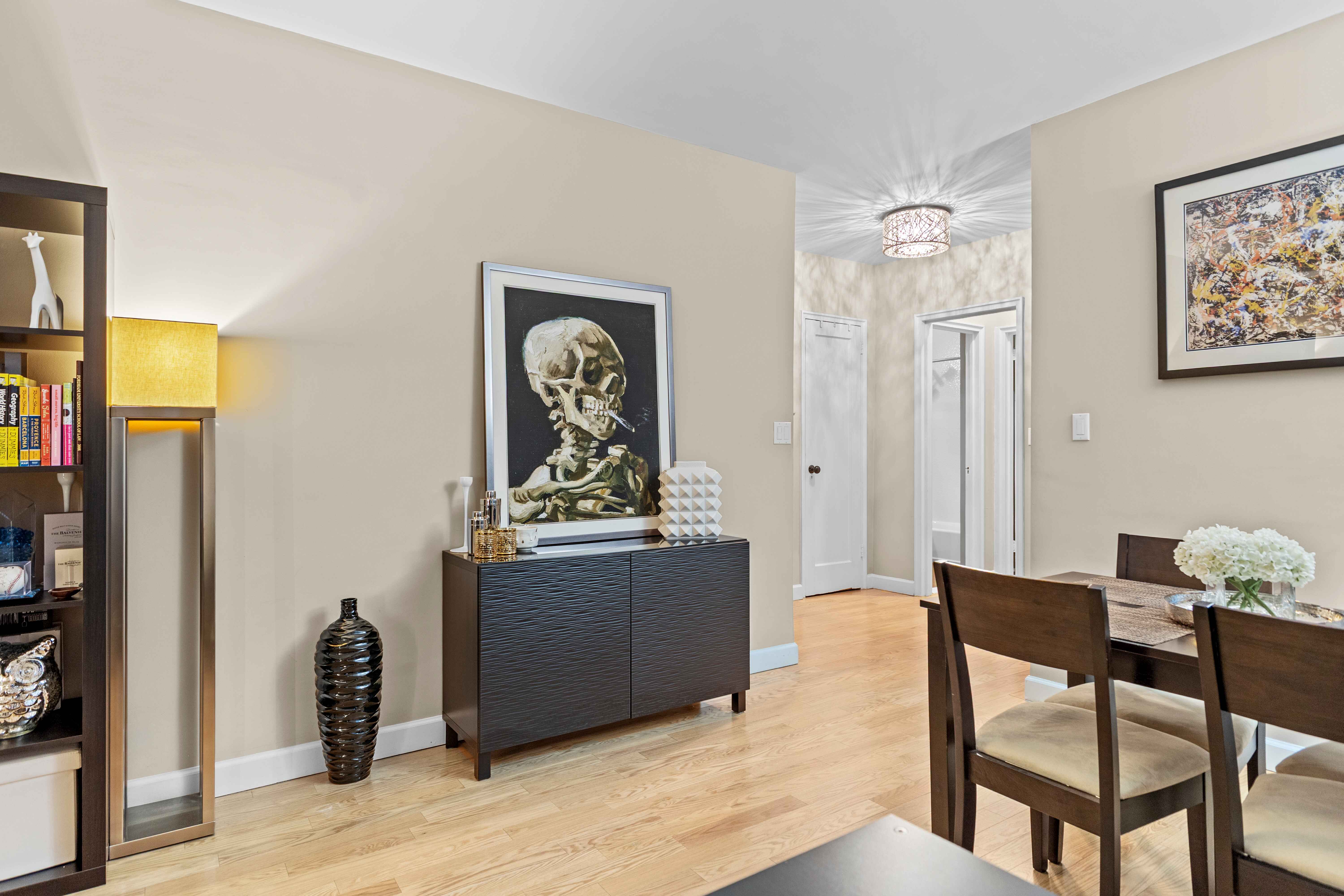 263 West End Avenue, Unit 6E Manhattan, NY 10023 - Photo 4 of 12 a living room with furniture