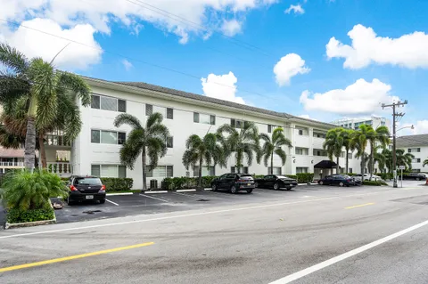 $389,000 | 2881 Northeast 32nd Street, Unit 220, Fort Lauderdale, FL 33306