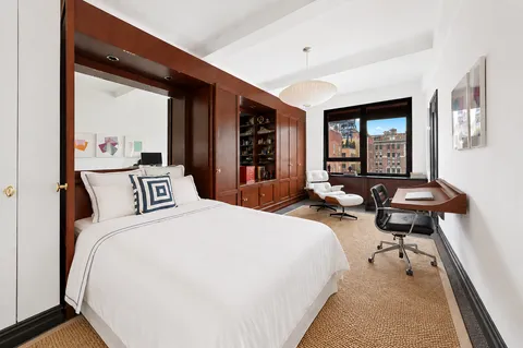 $5,850,000 | 911 Park Avenue, Unit 14C | Upper East Side