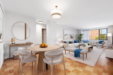 $620,000 | 70-25 Yellowstone Boulevard, Unit 2M | Forest Hills