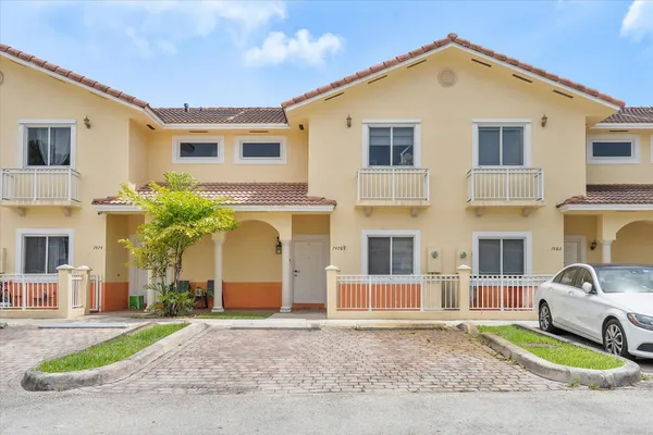 $425,000 | 7478 Northwest 180th Terrace, Hialeah, FL 33015