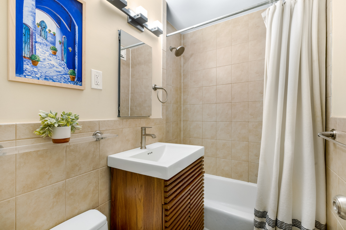 201 East 21st Street, Unit 7D Manhattan, NY 10010 - Photo 6 of 9