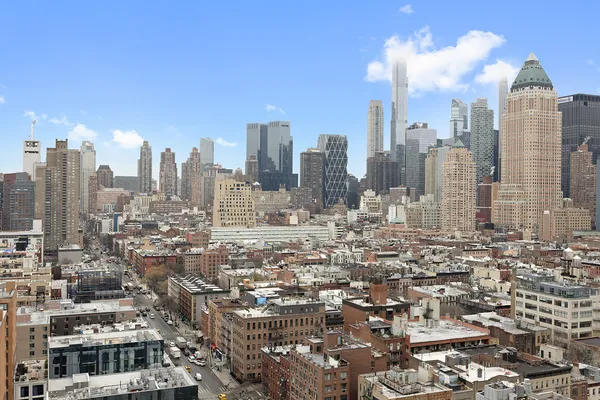 $4,800 | 500 West 43rd Street, Unit 25H | Hell's Kitchen