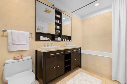 $1,295,000 | 44-27 Purves Street, Unit 4A | Long Island City