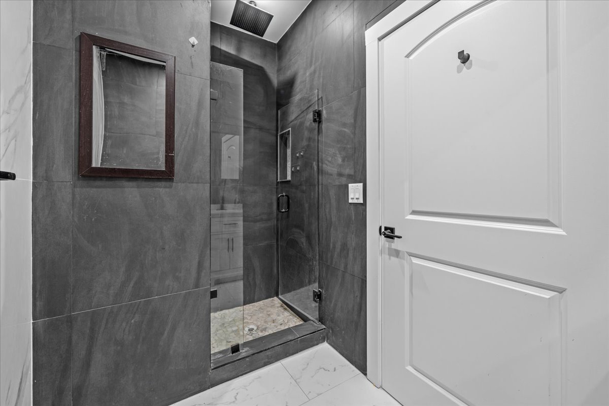 81 Suydam Street, Unit MULTI Brooklyn, NY 11221 - Photo 5 of 18 a bathroom with a shower