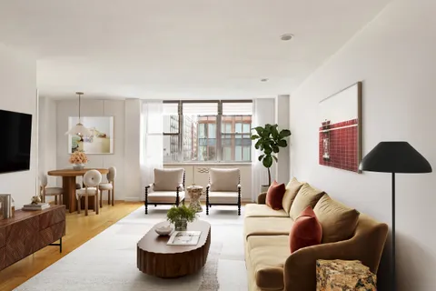 $1,195,000 | 32 Gramercy Park South, Unit 5M | Gramercy