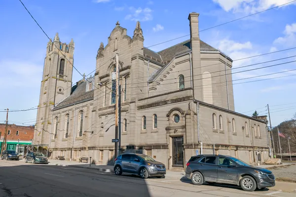 a view of a water fountain and city view