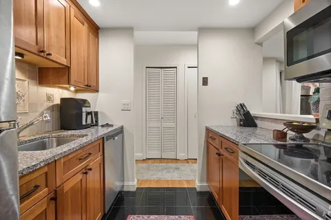 $975,000 | 103 Gainsborough Street, Unit 108, Boston, MA 02115