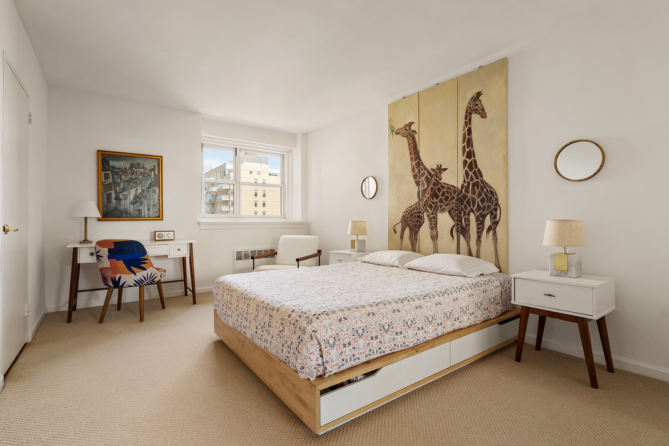 175 Willoughby Street, Unit 11L Brooklyn, NY 11201 - Photo 5 of 16 a bedroom with a bed and chair