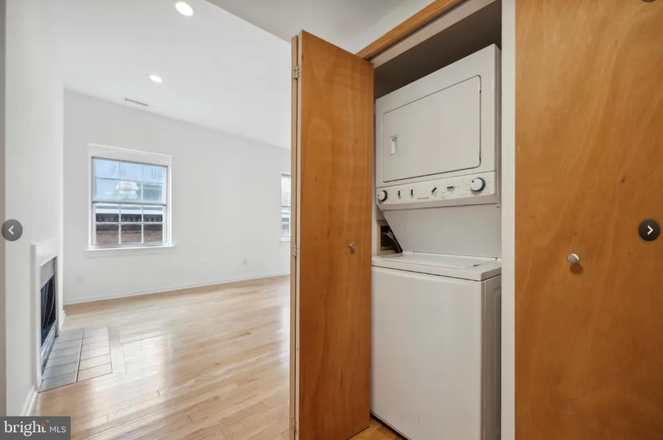 a view of utility room