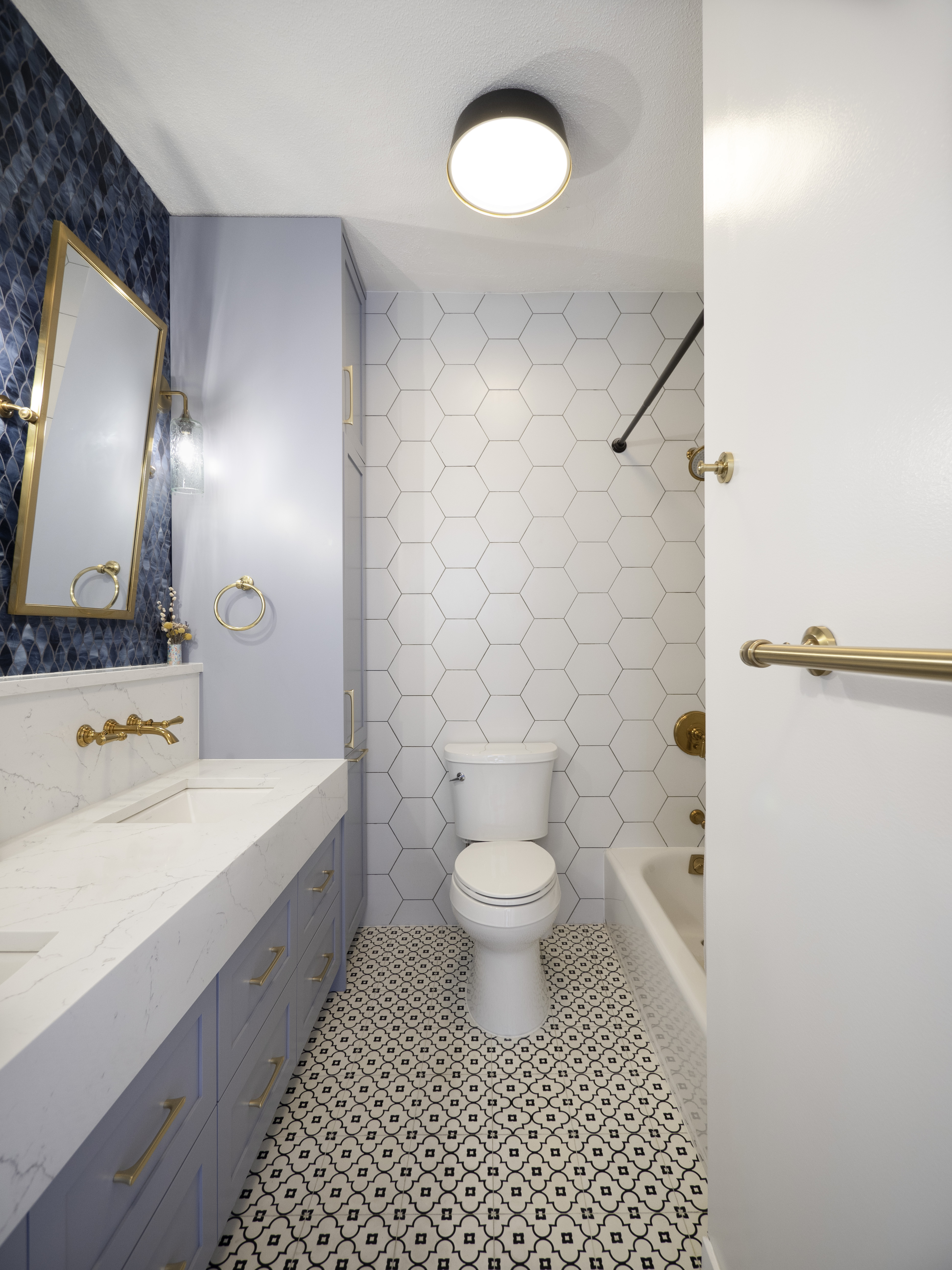 303 East 43rd Street, Unit 27A Manhattan, NY 10017 - Photo 9 of 17 Gallery Image 9