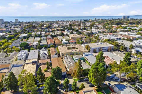 $1,975,000 | 928 11th Street, Unit 2, Santa Monica, CA 90403