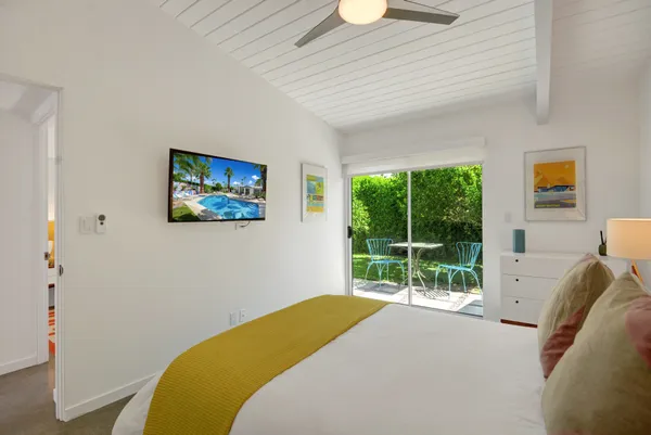 $1,075,000 | 406 East Desert Holly Circle, Palm Springs, CA 92262