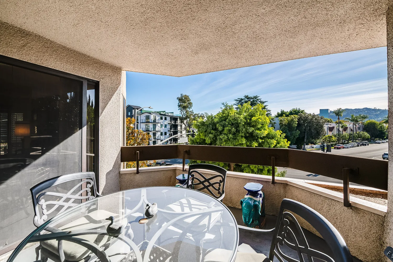 $849,000 | 10409 Riverside Drive, Unit 203, Toluca Lake, CA 91602