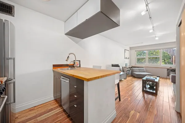 $3,800 | 101 West 12th Street, Unit 9C | West Village