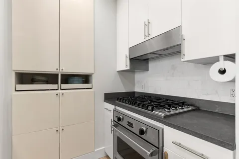 $995,000 | 1 Hanson Place, Unit 24E | Fort Greene