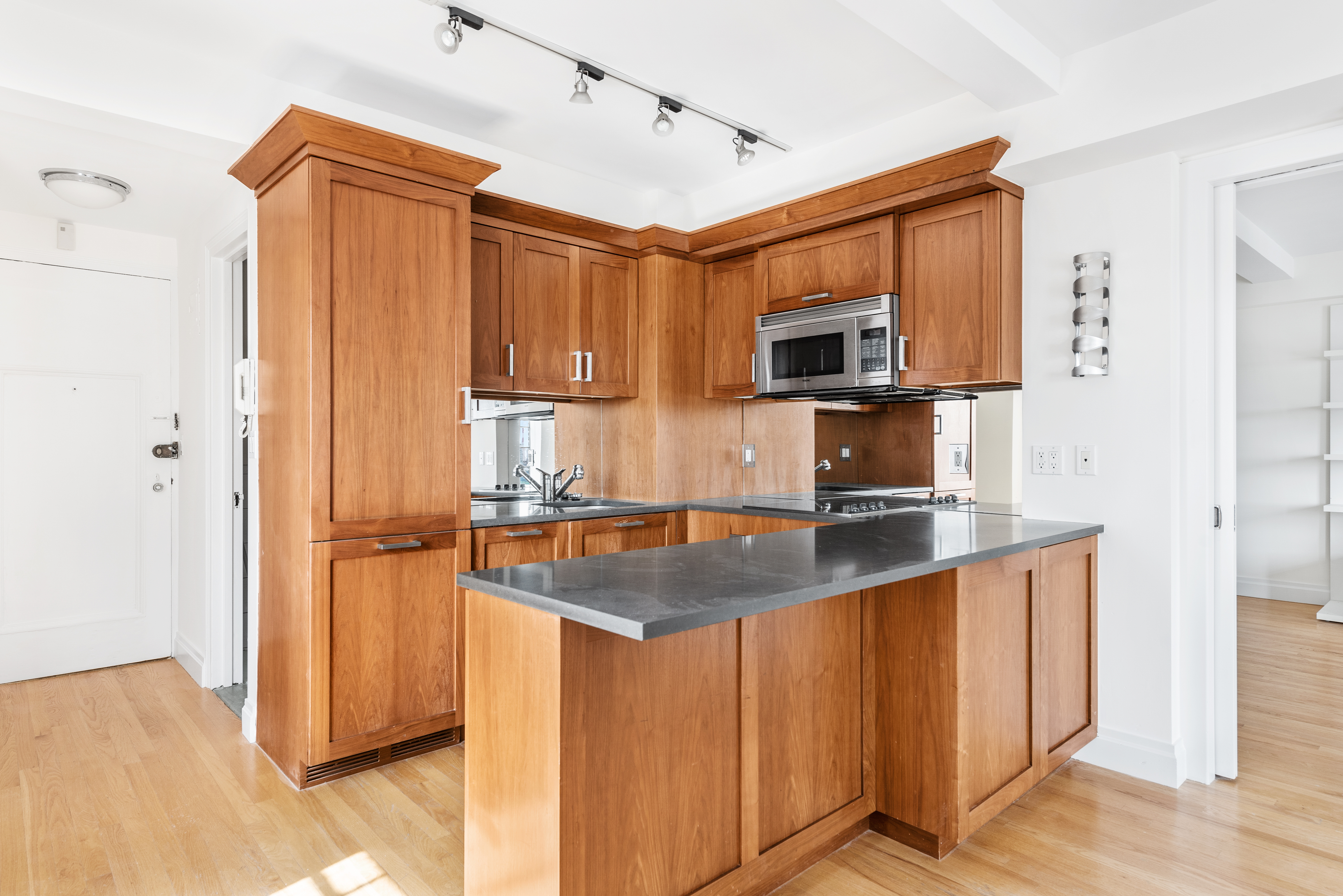 45 Tudor City Place, Unit 901 Manhattan, NY 10017 - Photo 3 of 16