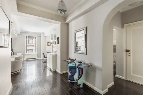 $2,275,000 | 15 West 81st Street, Unit 8J | Upper West Side