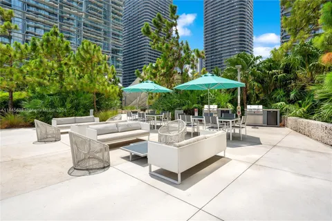 $5,799,900 | 88 Southwest 7th Street, Unit PH4303, Miami, FL 33130