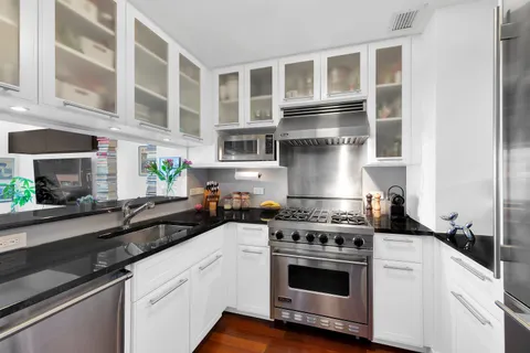 $999,999 | 45 Park Avenue, Unit 1005 | Murray Hill