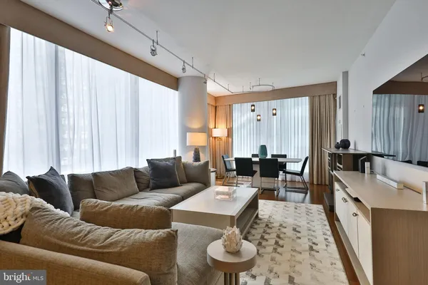 $825,000 | 1414 South Penn Square, Unit 11H, Philadelphia, PA 19102