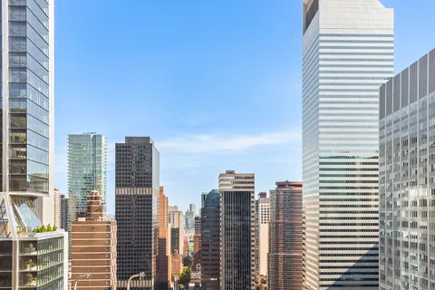 $1,900,000 | 60 East 55th Street, Unit 40B | Midtown East