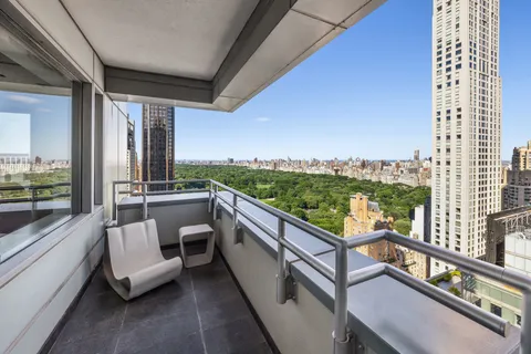 $4,250,000 | 301 West 57th Street, Unit 36C | Hell's Kitchen
