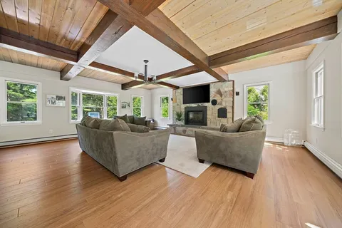 Contact Agent | 89 Sunset Way, Pembroke, MA 02359