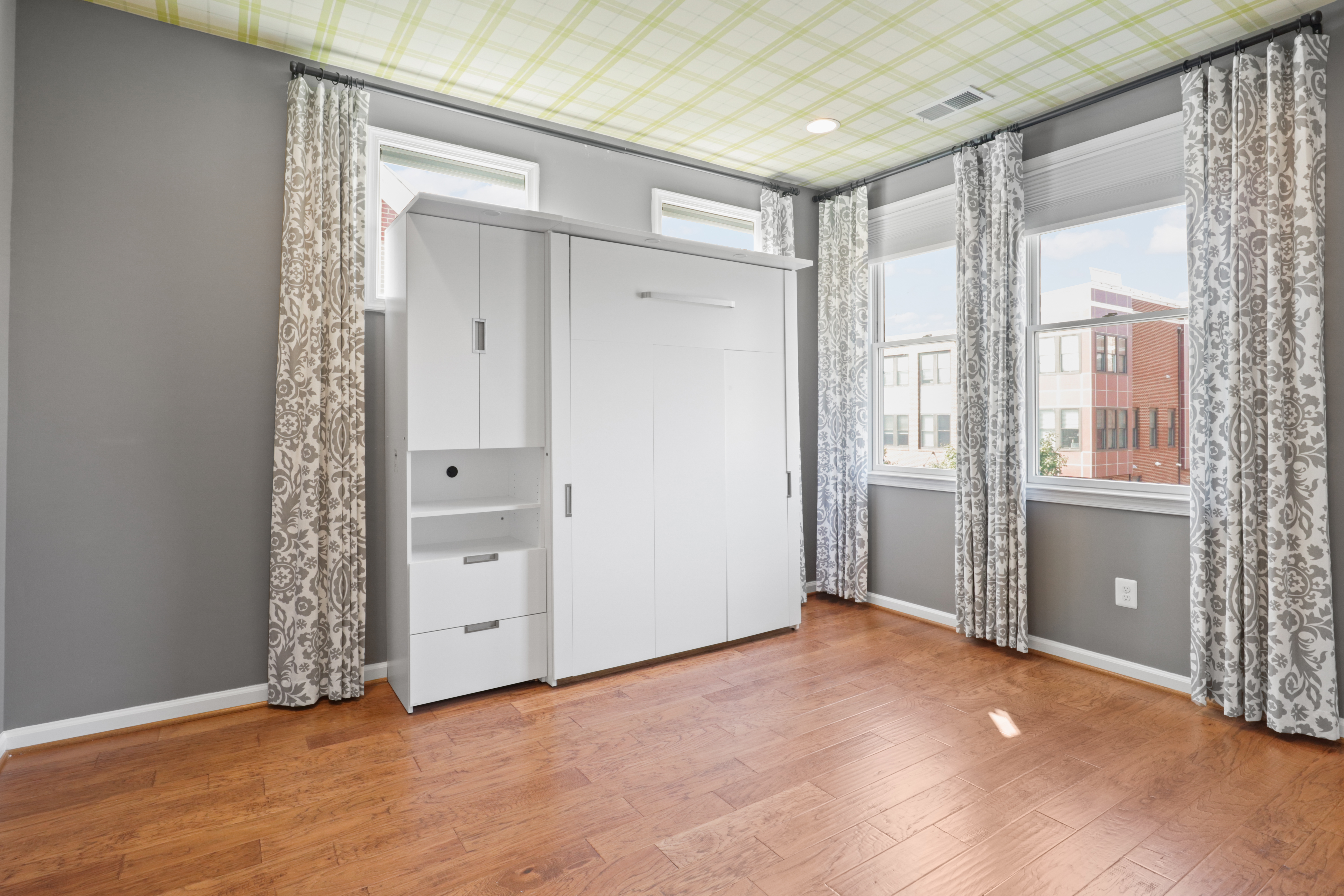 9101 Power House Road Lorton, VA 22079 - Photo 30 of 75 an empty room with windows and closet