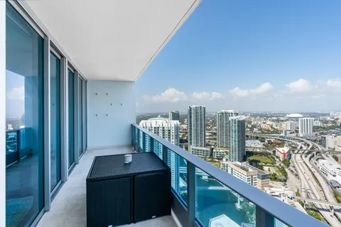 $975,000 | 200 Biscayne Blvd Way, Unit 4812, Miami, FL 33131