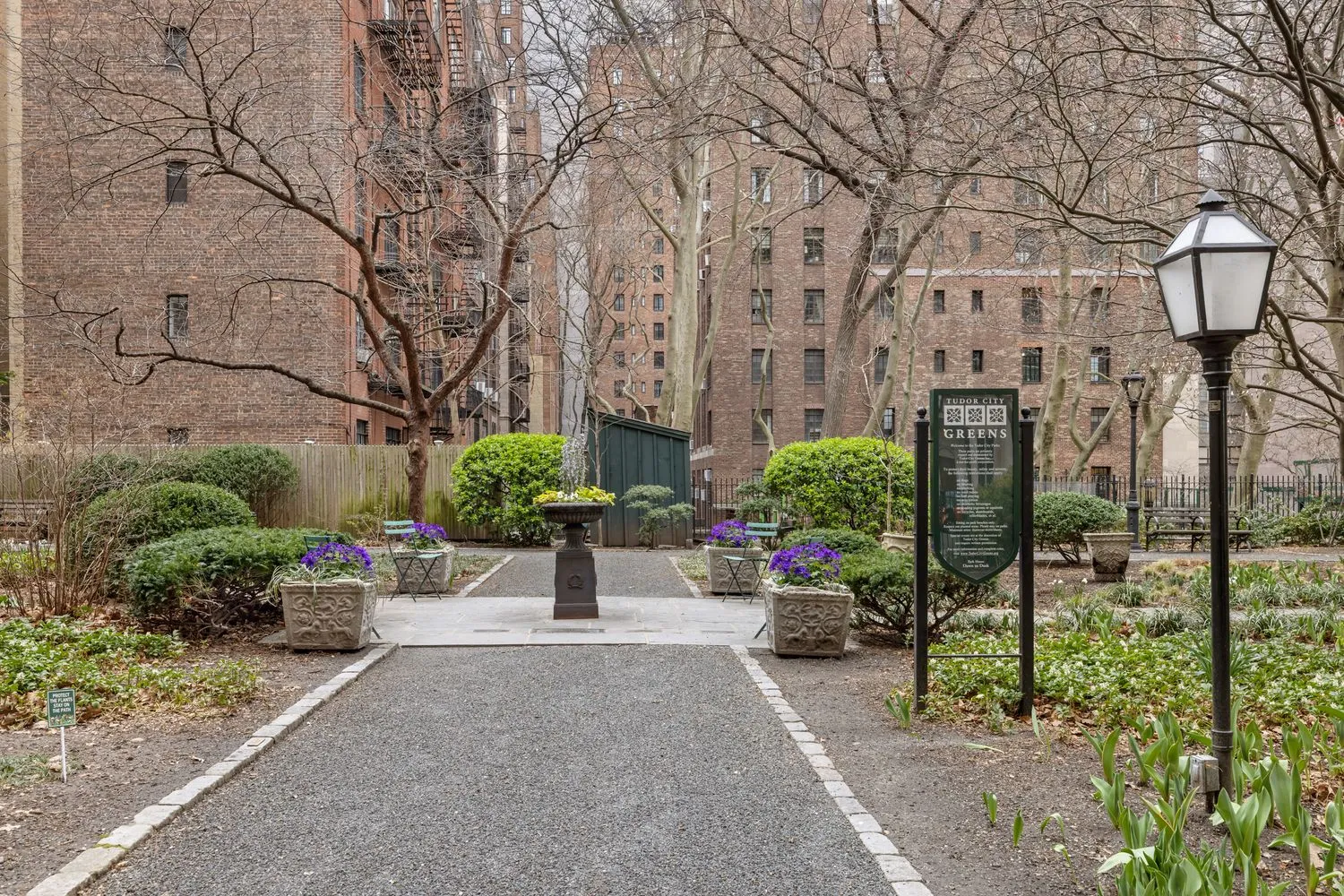 $325,000 | 25 Tudor City Place, Unit 922 | Murray Hill
