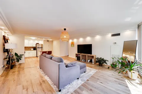 $370,000 | 110 East Delaware Place, Unit 1402, Chicago, IL 60611