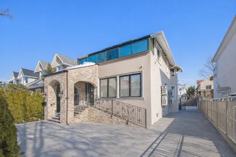 $2,495,000 | 153 Amherst Street | Manhattan Beach