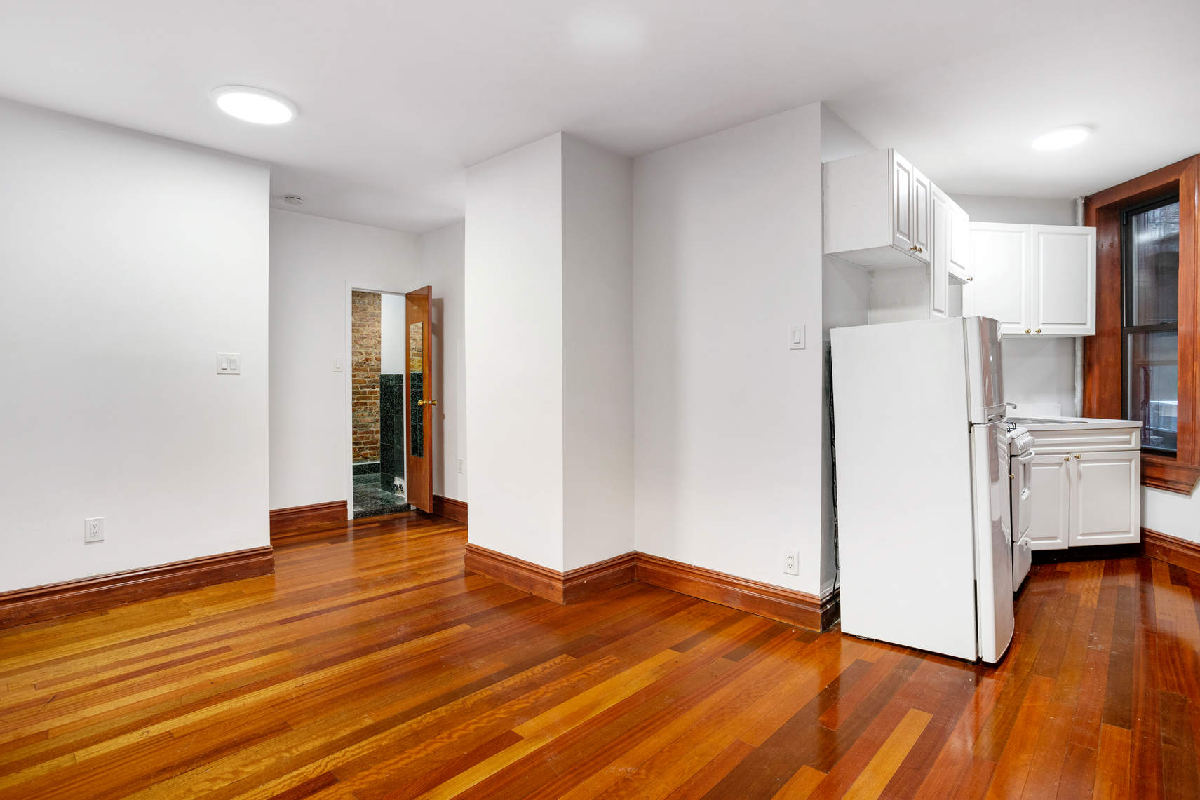 324 East 94th Street, Unit 3R Manhattan, NY 10128 - Photo 2 of 8